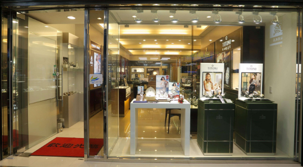 去修表店换电池-修表难、价格乱问题怎么预防？(图2)