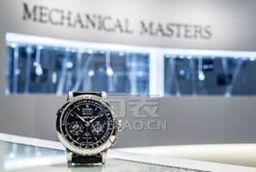 朗格将在全球专卖店及零售点展示腕表新品(图1)