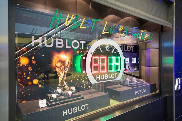 腕表品牌HUBLOT宇舶表荣担重任进行设计的世界杯裁判计时牌(图2)