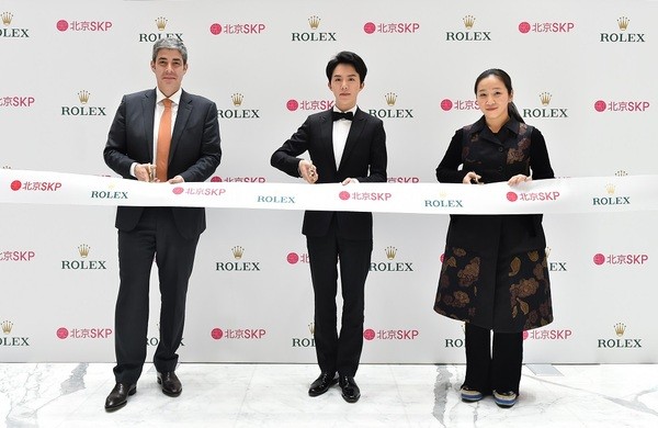 北京SKP携手李宇迪参观蚝式恒动宇宙计型迪通拿腕表展(图4)
