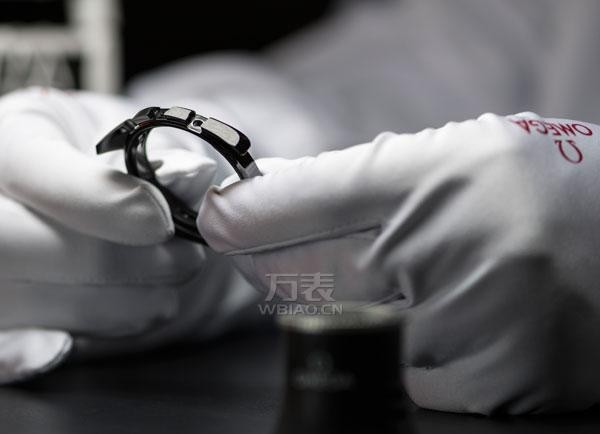【图】欧米茄超霸系列陶瓷臻品——表壳制艺创新工序(图13)