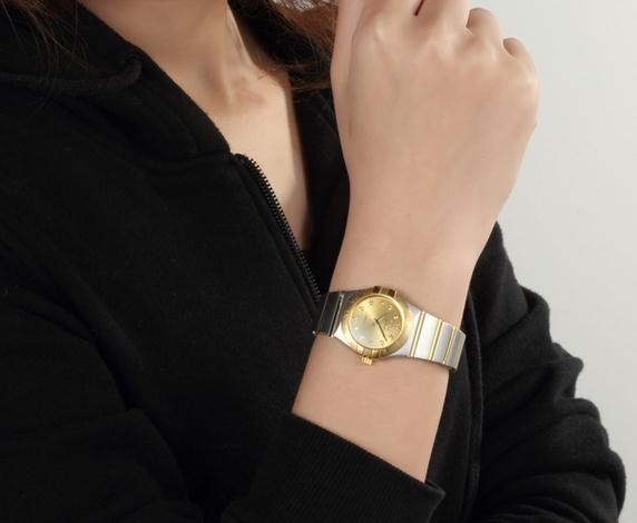 女人戴手表的意义在哪?女人戴手表的讲究有哪些?(图3) 女人戴手表的意义在哪?女人戴手表的讲究有哪些?(图3)