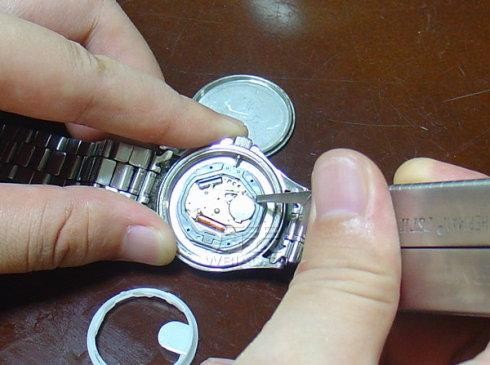 fossil手表怎么换电池？fossil手表怎么保养维护？(图3)