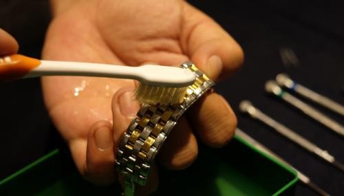 卡西欧手表如何清洗?为你详解卡西欧清洗方法与注意事项(图3) 卡西欧手表如何清洗?为你详解卡西欧清洗方法与注意事项(图3)