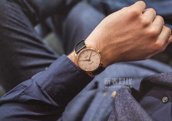 为什么说戴手表的男人显得更成熟？(图2)