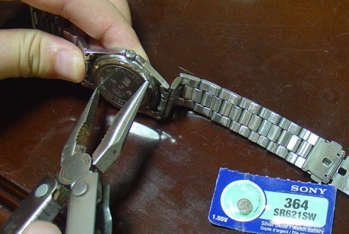 swatch手表没电不用担心 教你一步一步更换swatch手表电池(图5)