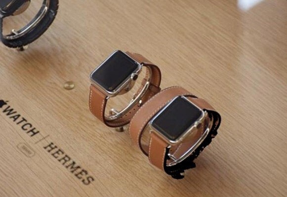 苹果推出了爱马仕Apple Watch表带 Cuff款11888元(图1) 苹果推出了爱马仕Apple Watch表带 Cuff款11888元(图1)
