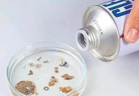 机械手表机芯怎么保养？需要定期洗油吗？(图3)