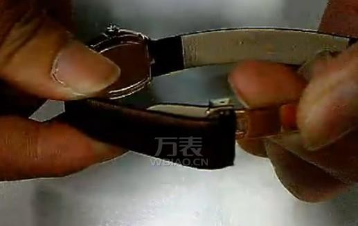 卡地亚表带怎样扣图解 教你轻松扣好卡地亚手表表带(图8)