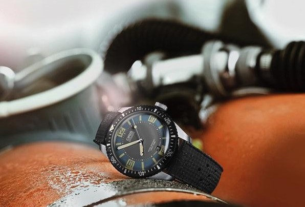 豪利时Oris首款Diver Sixty-Five腕表“Deauville”蓝色双色调配置(图2)