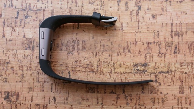 Fitbit将Surge巧妙成为一款“超级手表”(图2) Fitbit将Surge巧妙成为一款“超级手表”(图2)