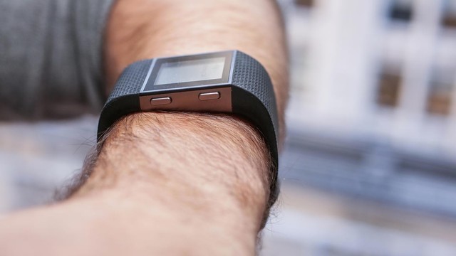 Fitbit将Surge巧妙成为一款“超级手表”(图4) Fitbit将Surge巧妙成为一款“超级手表”(图4)