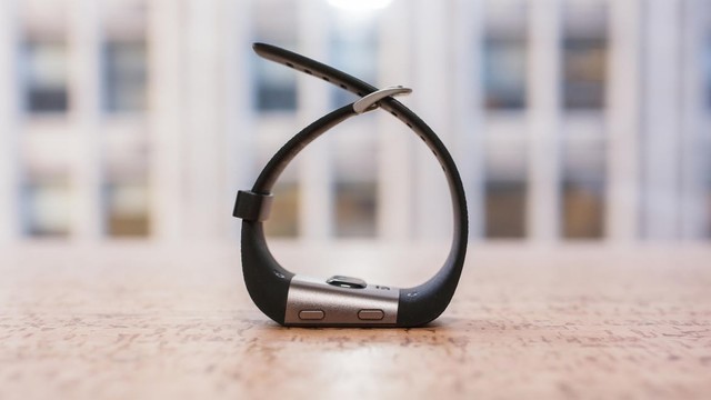 Fitbit将Surge巧妙成为一款“超级手表”(图6) Fitbit将Surge巧妙成为一款“超级手表”(图6)