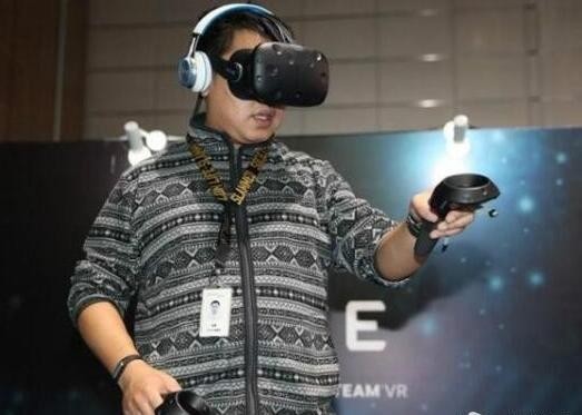 CES2016展会上:HTC也曾发布过一款名叫Grip的智能手环(图3) CES2016展会上:HTC也曾发布过一款名叫Grip的智能手环(图3)