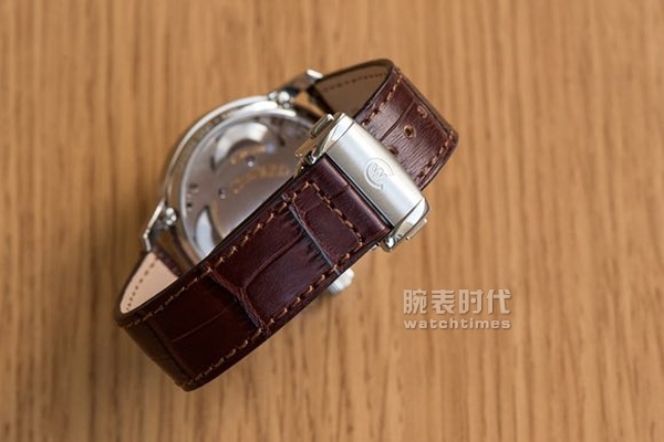 这两枚气质截然不同的罗马时标腕表，你会选谁？(图5)