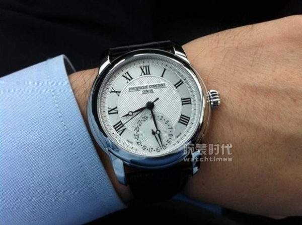 这两枚气质截然不同的罗马时标腕表，你会选谁？(图11)