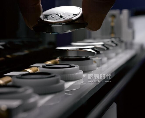 欧米茄至臻天文台年历表：我有的不仅是品质！(图2)