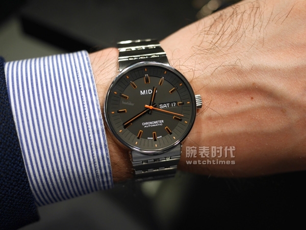 坐地铁看到的男士都戴钢带手表，这是为什么？(图1)
