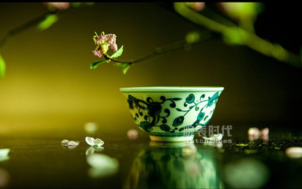 “青花瓷”，不仅能想到周杰伦：两款青花主题腕表推荐(图1)