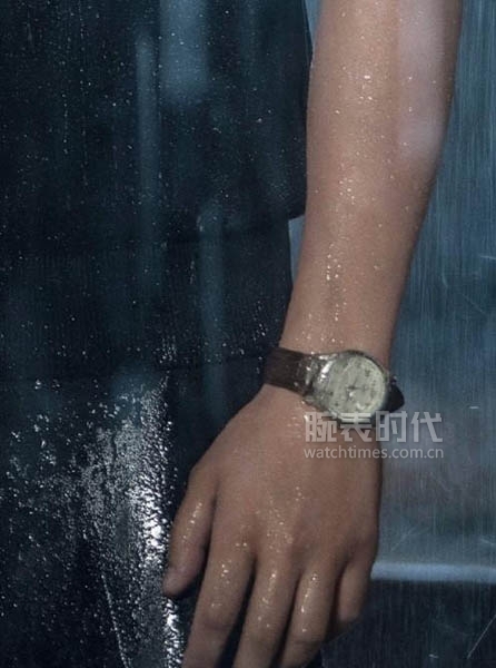 暴雨倾盆而下，腕表防水，了解一下！(图2)