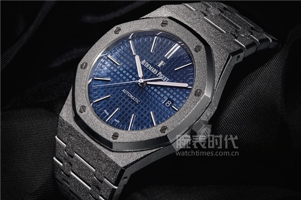 2018 SIHH 最好看的6款蓝盘腕表(图7)