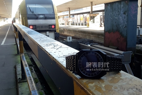 只有一根针的24小时制腕表(图5)