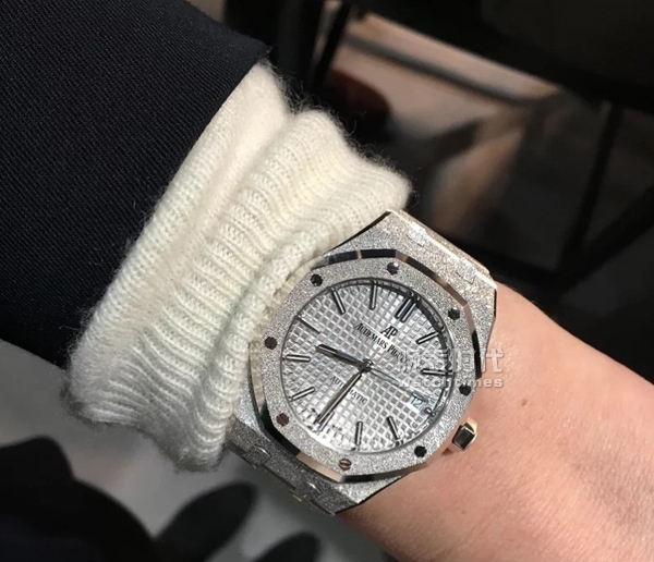 SIHH 2017爱彼皇橡在材质上发生巨变！(图4)