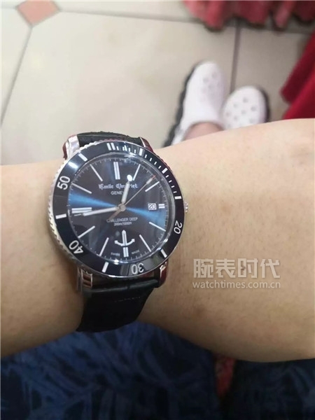 为什么很多人夏天都喜欢蓝色潜水表？(图9)