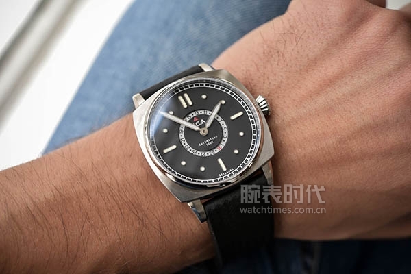 撞脸劳沛不被告还能筹到钱？这个小众表可不简单！(图2)