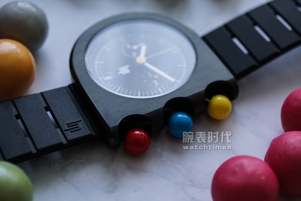 趣味横生的三色球腕表(图4)