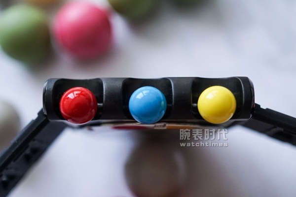 趣味横生的三色球腕表(图7)