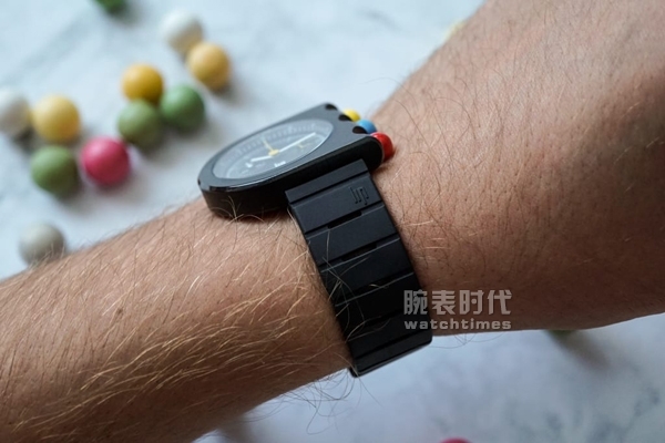 趣味横生的三色球腕表(图10)