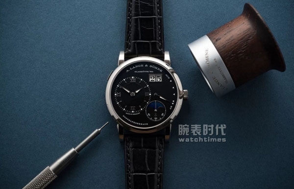 用常人忽略的视角，认清什么表才算结实(图1)