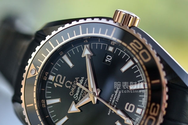 探索海洋的“深邃”欧米茄海洋宇宙深海之黑系列腕表(图5)