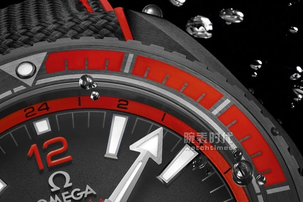 探索海洋的“深邃”欧米茄海洋宇宙深海之黑系列腕表(图4)
