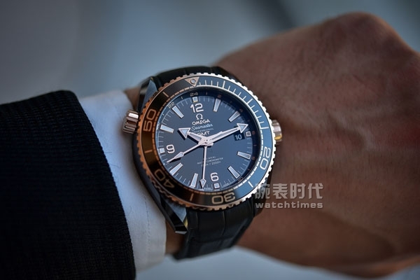 探索海洋的“深邃”欧米茄海洋宇宙深海之黑系列腕表(图8)