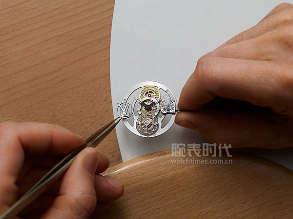 大家捂好钱包！LV的Tambur Moon又现神操作！(图6)