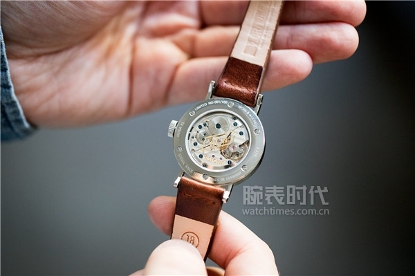 这款纯正的包豪斯风格德表，不到7000元，仅100只(图10)